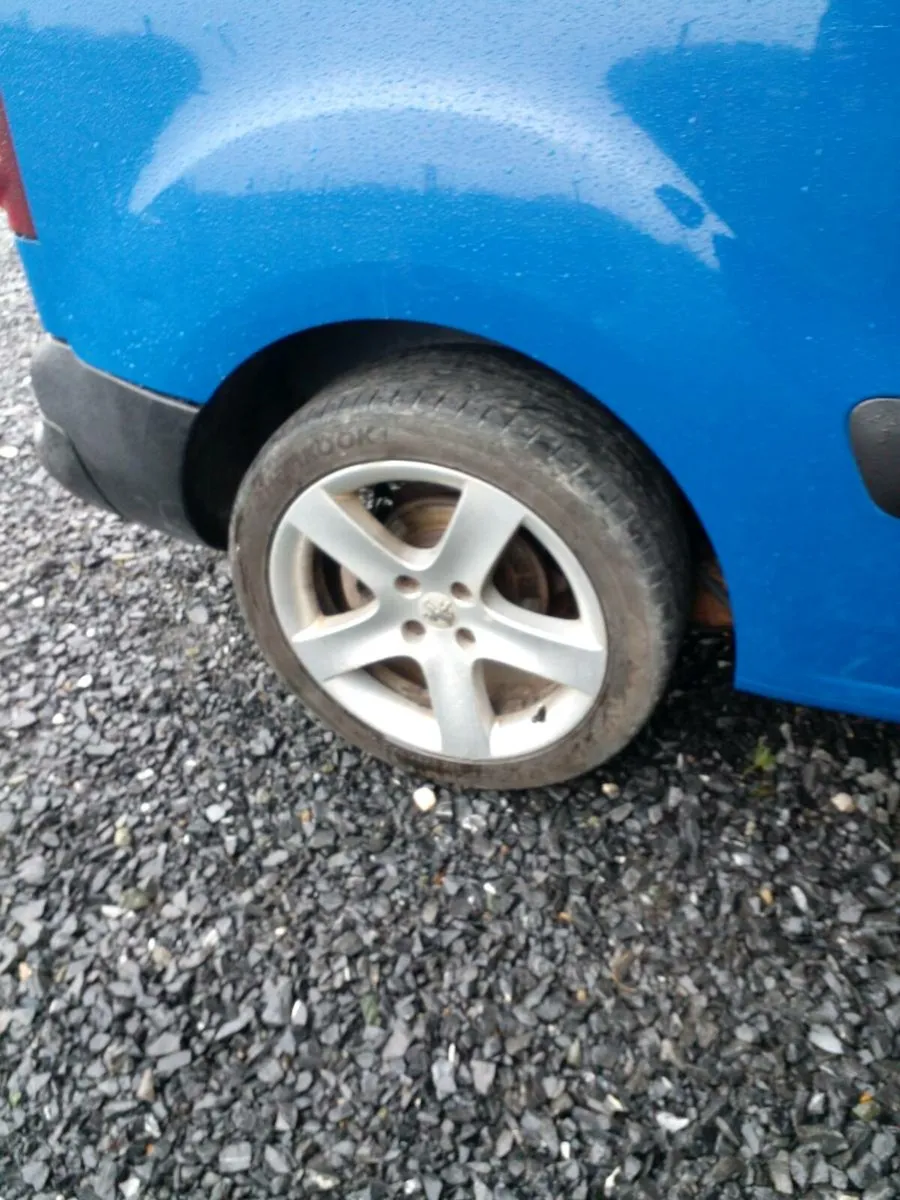 Citreon Berlingo/ partner 17 inch Alloys set of 5 - Image 1