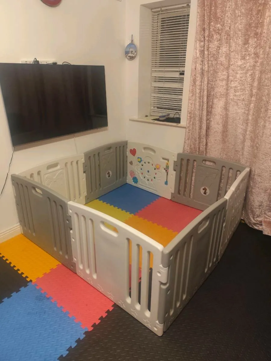 Venture all stars playpen - Image 1