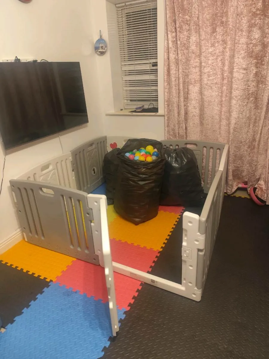 Venture all stars playpen - Image 3