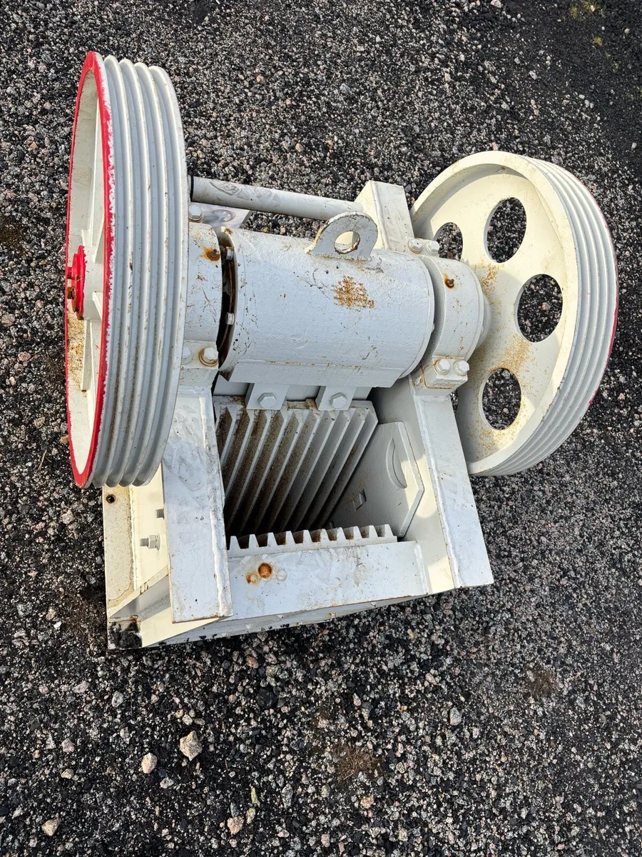 Crusher Jaw box - Image 1