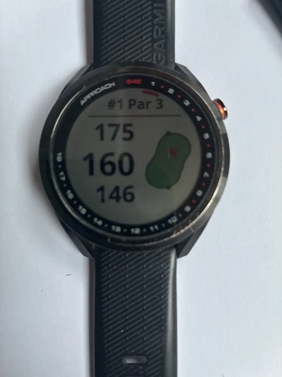 Garmin S42 golf watch - Image 1