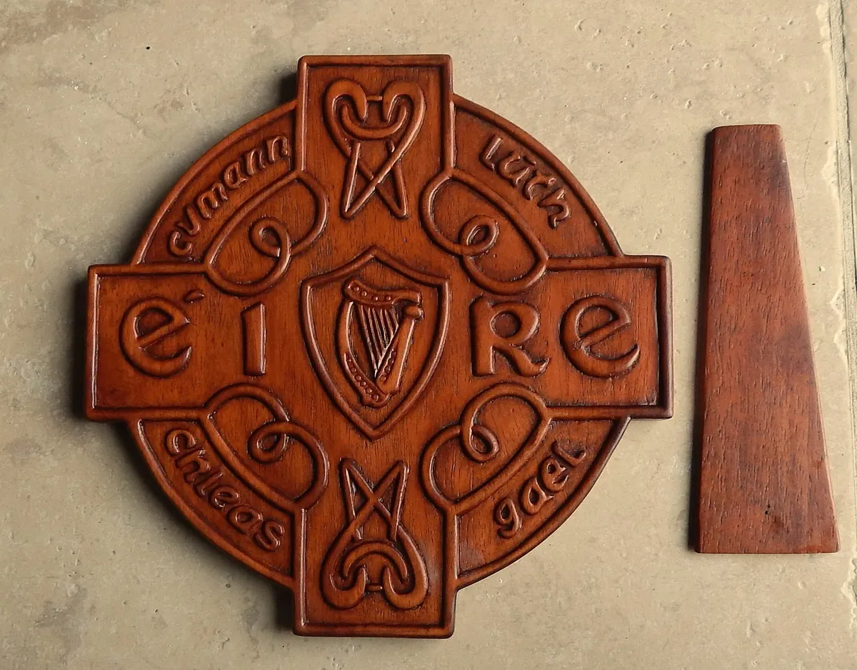 Cumann Luth Chleas Gael Wood Plaque - Image 1