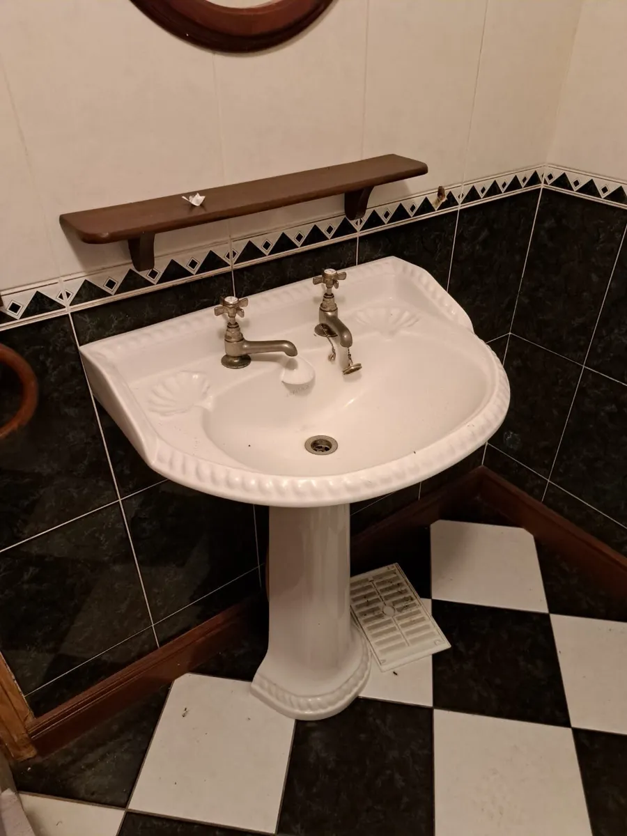 Complete Bathroom Suite – €180 - Image 1