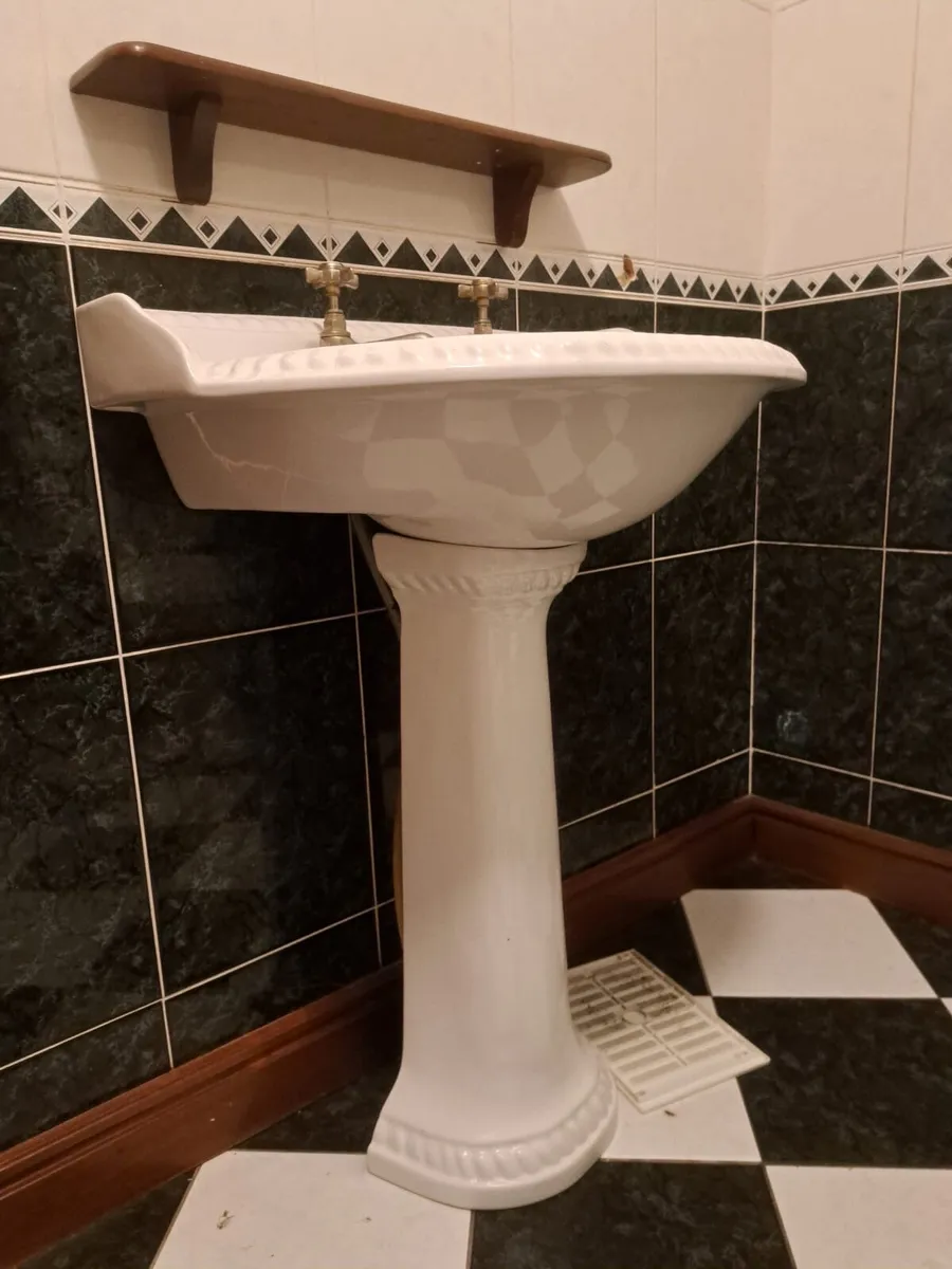 Complete Bathroom Suite – €180 - Image 2