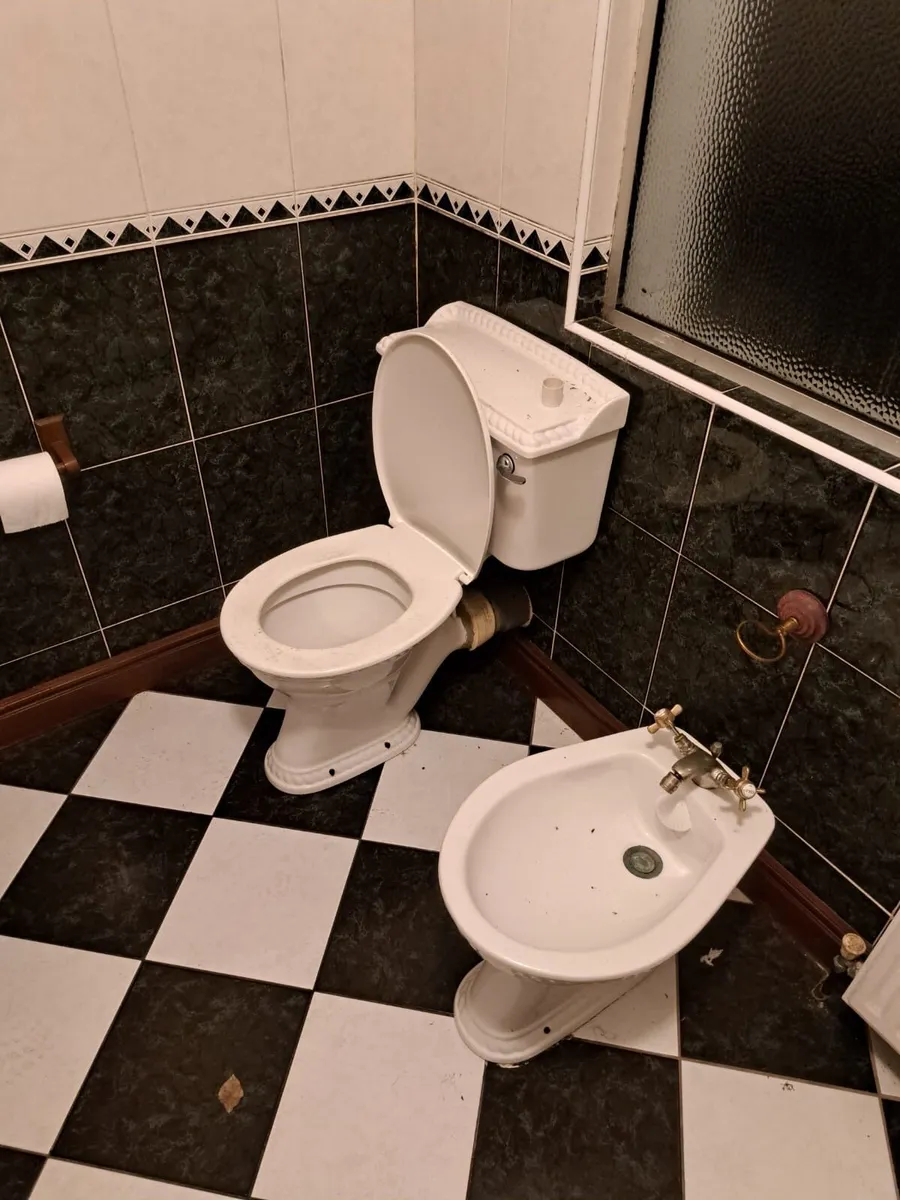 Complete Bathroom Suite – €180 - Image 4