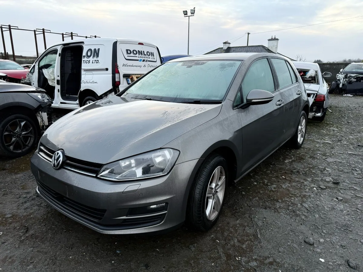 2016 VW Golf for parts only - Image 4