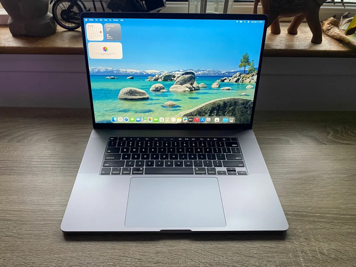 MacBook Pro 16-inch (2019) i7 | 16GB | 512GB - Image 1