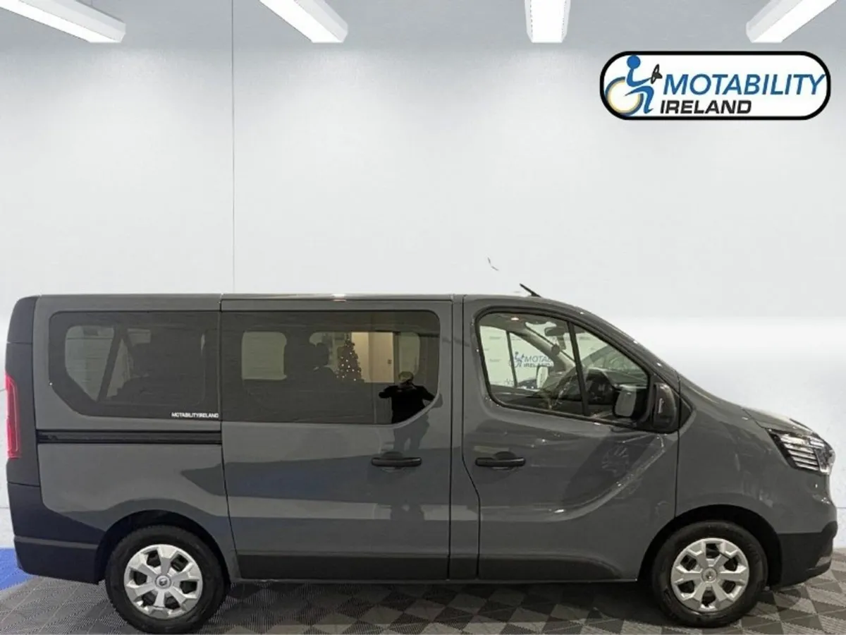 Renault Trafic 9 Seater - Image 3