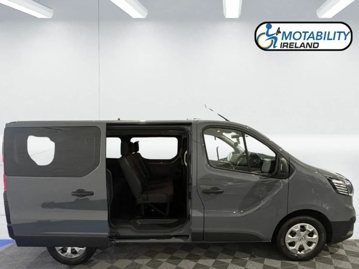 Renault Trafic 9 Seater - Image 4