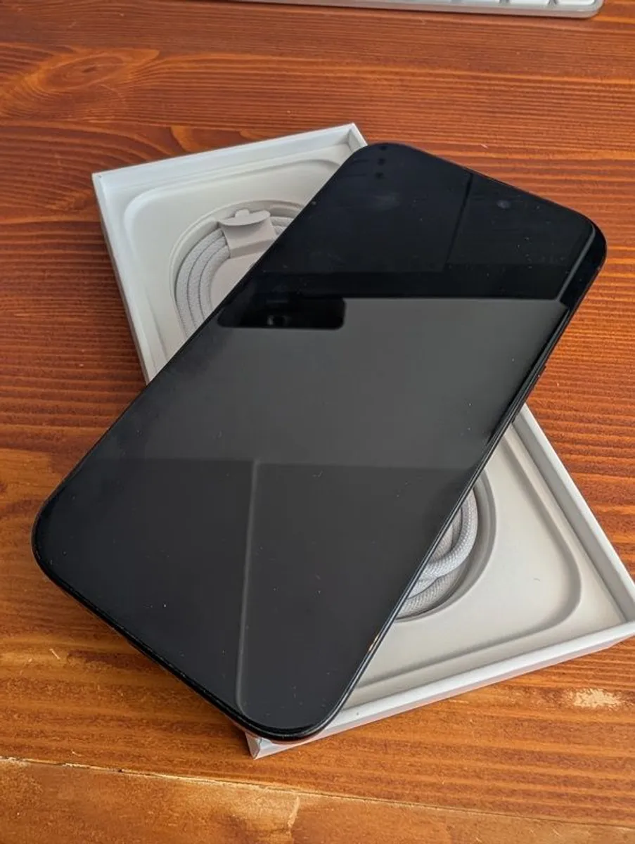 Iphone 16 Pro (unlocked) - Image 4