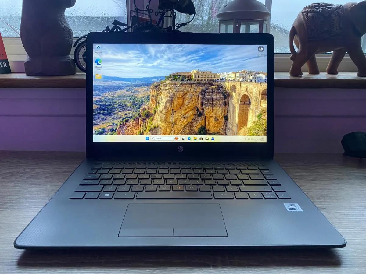 HP 240 G7 14-inch laptop i5-1057G1 | 8GB | 256GB - Image 1