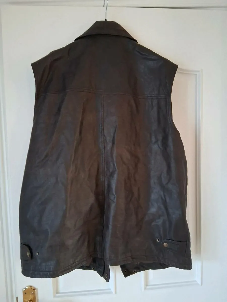 Men's Leather Sleeveless Jacket - Image 2