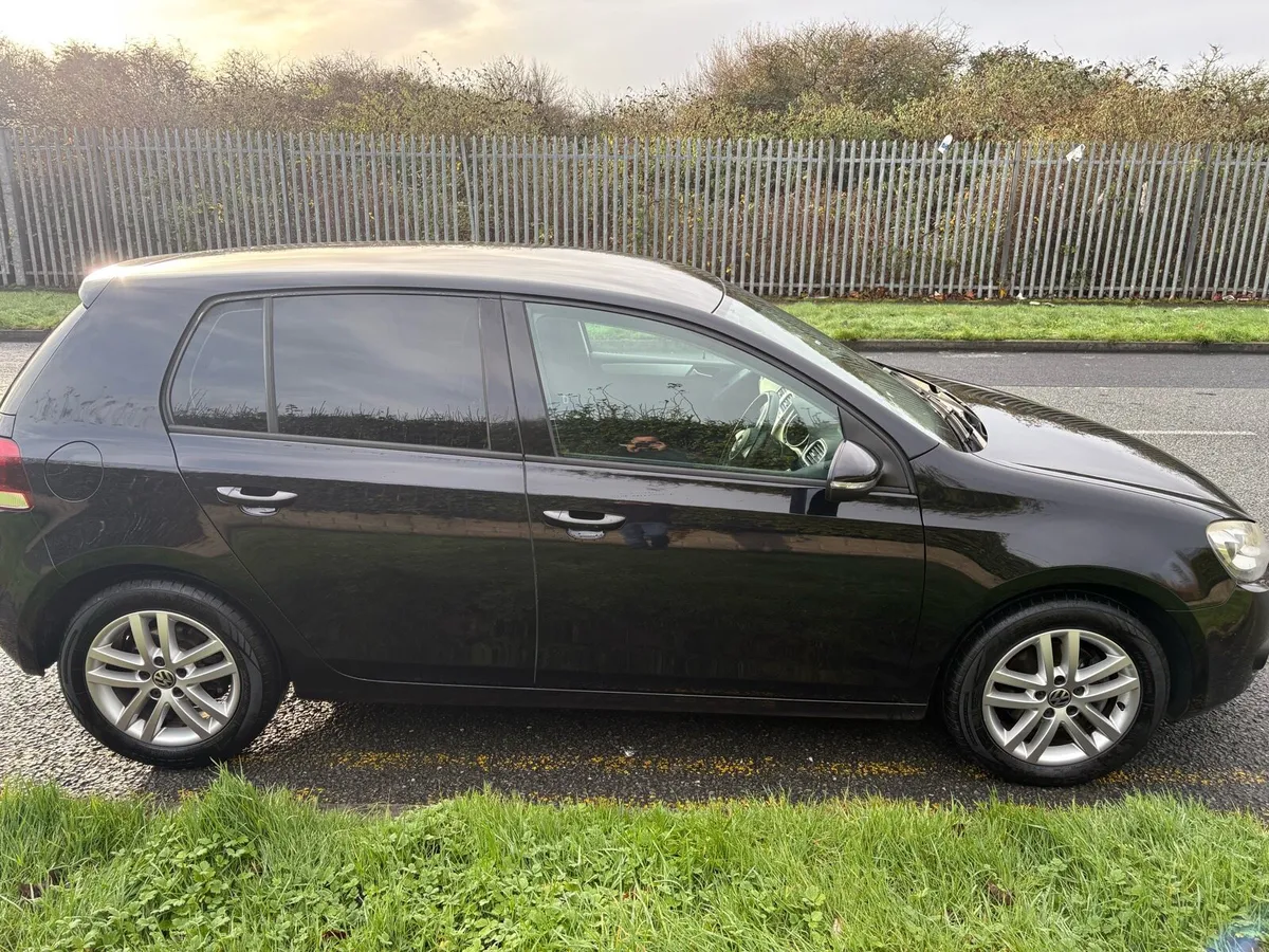 Volkswagen Golf automatic, nct and taxed - Image 4