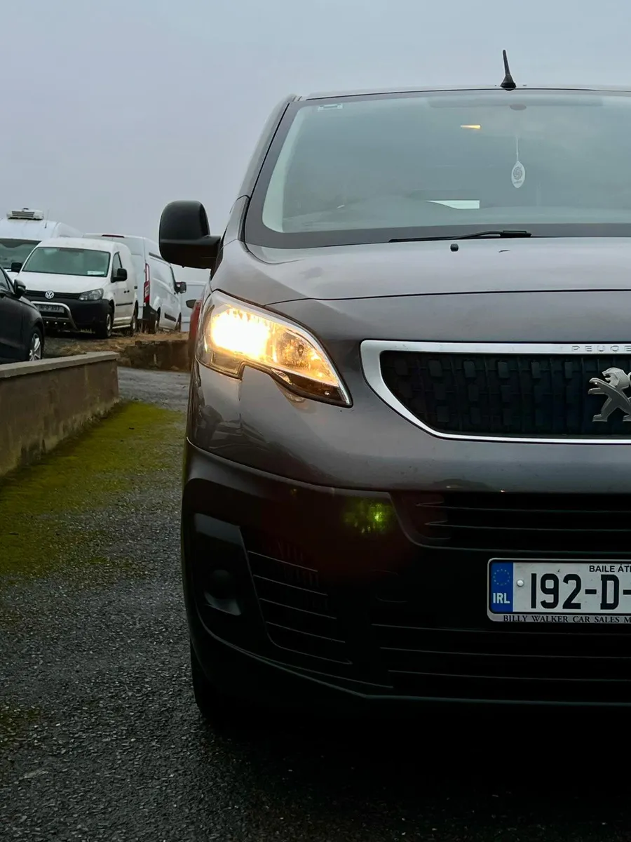 Peugeot Expert 2019 Combi 9 seater - Image 4
