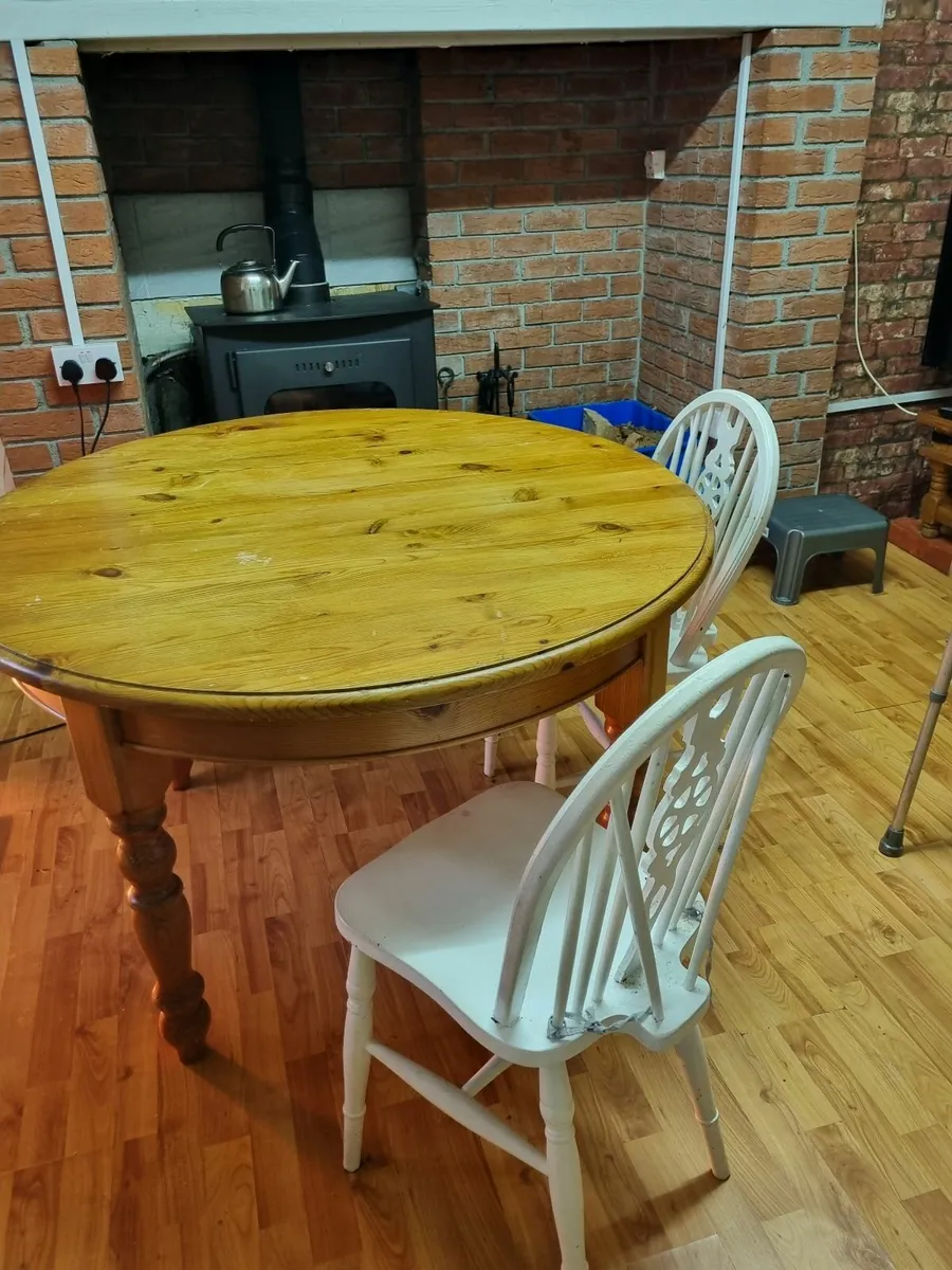 Table and  4 chairs - Image 2