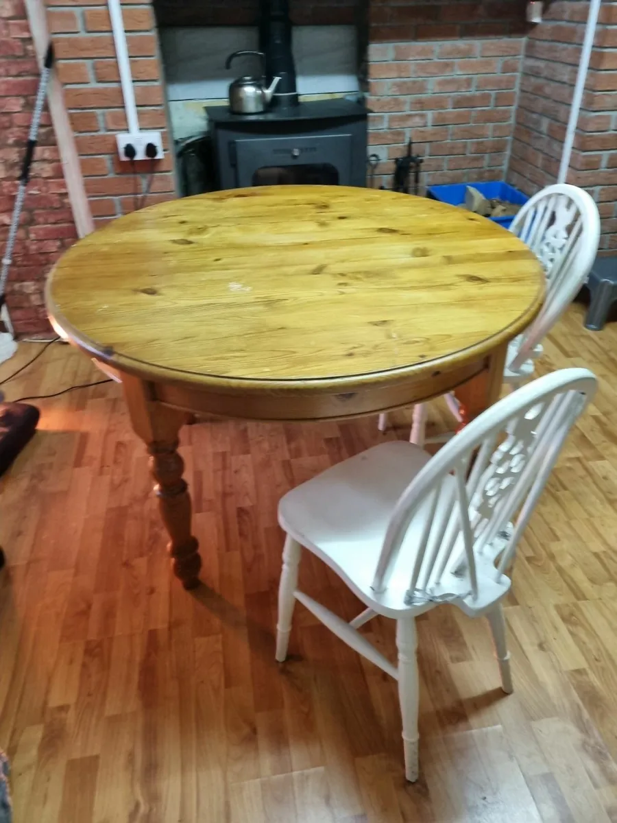 Table and  4 chairs - Image 3