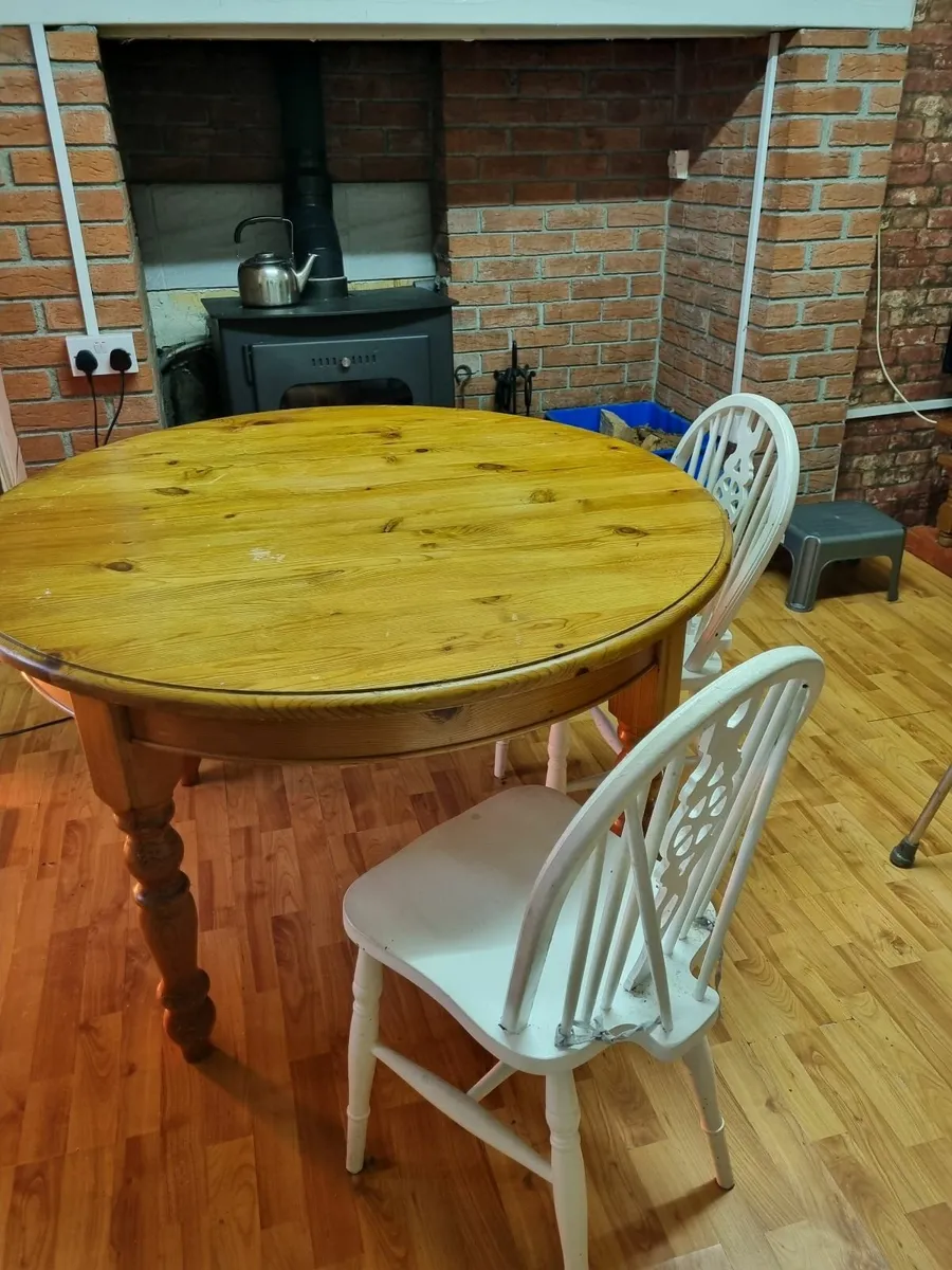 Table and  4 chairs - Image 4