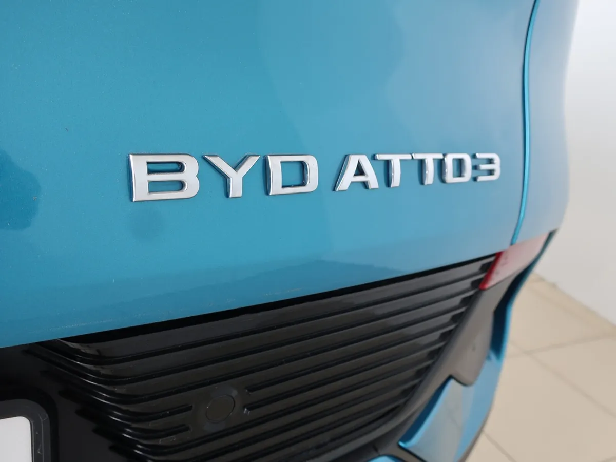 2025 BYD ATTO 3 Design 60kwh - Image 4