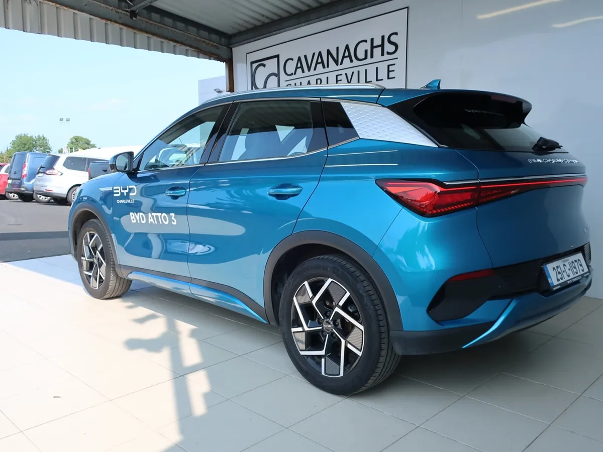 2025 BYD ATTO 3 Design 60kwh - Image 3