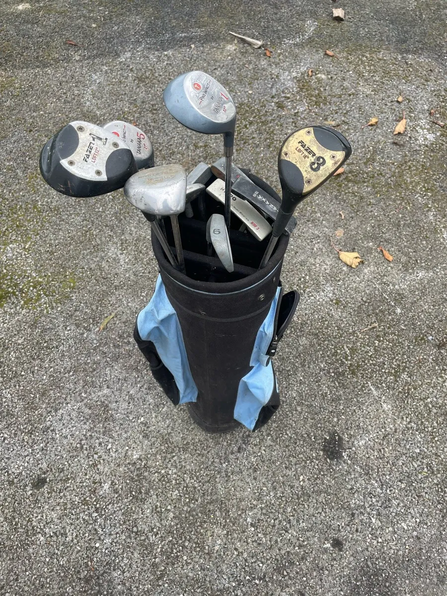 Golf clubs and bag - Image 1