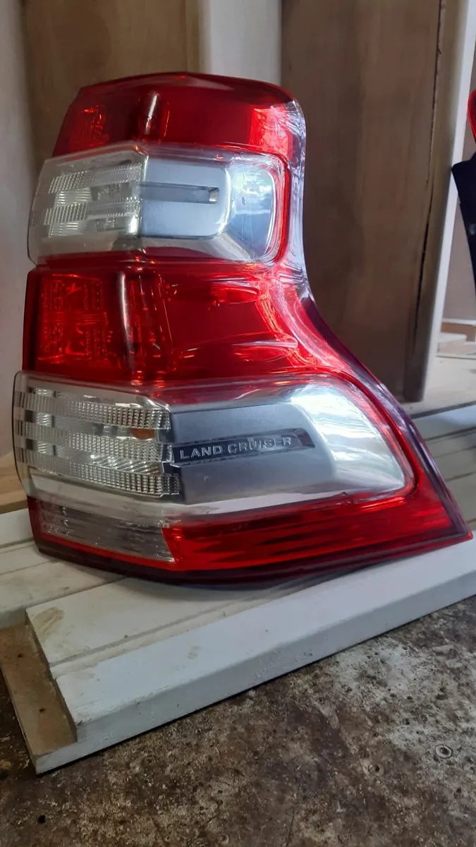 Toyota landcruiser tail lights - Image 2