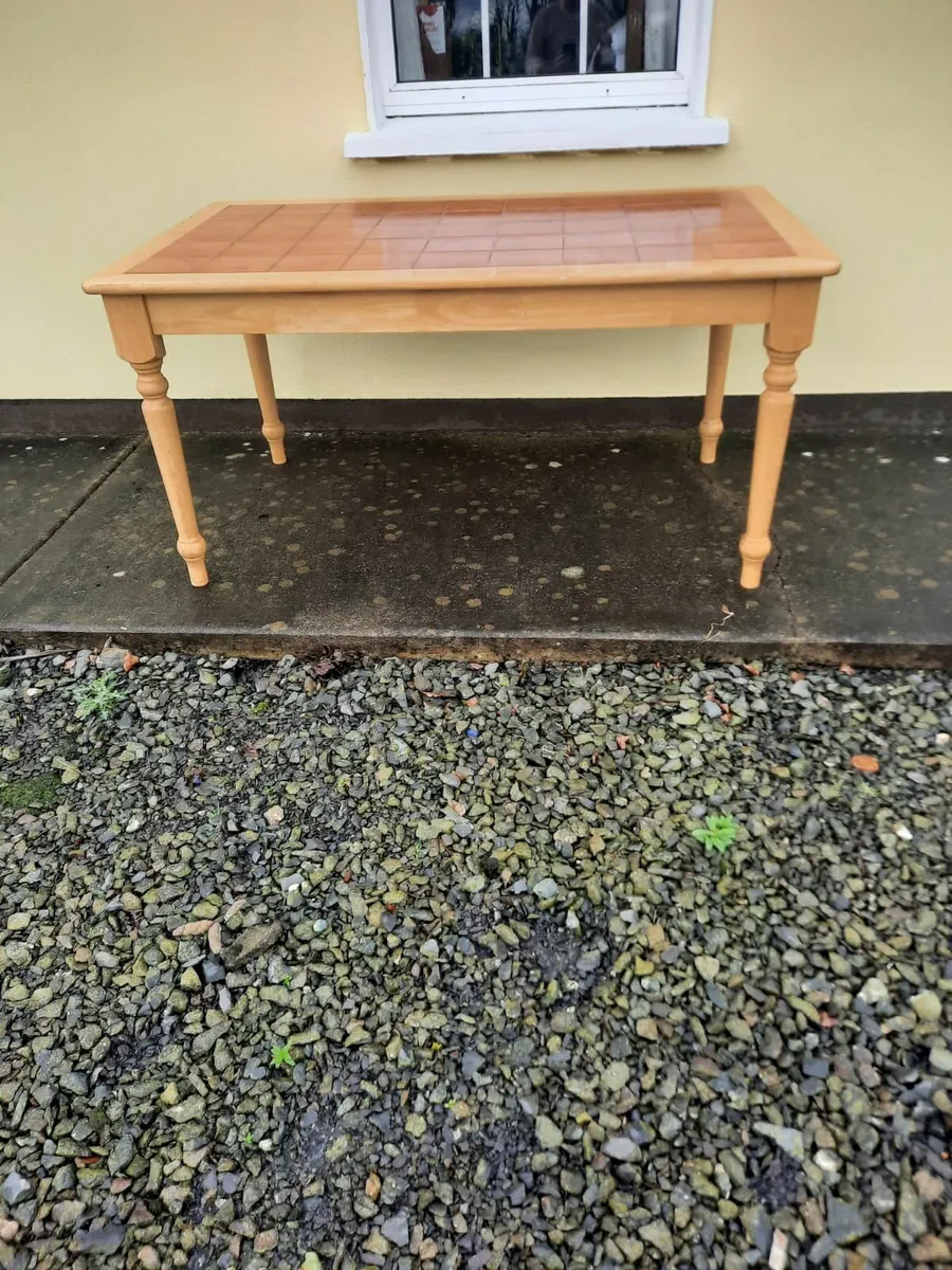 Kitchen table - Image 1