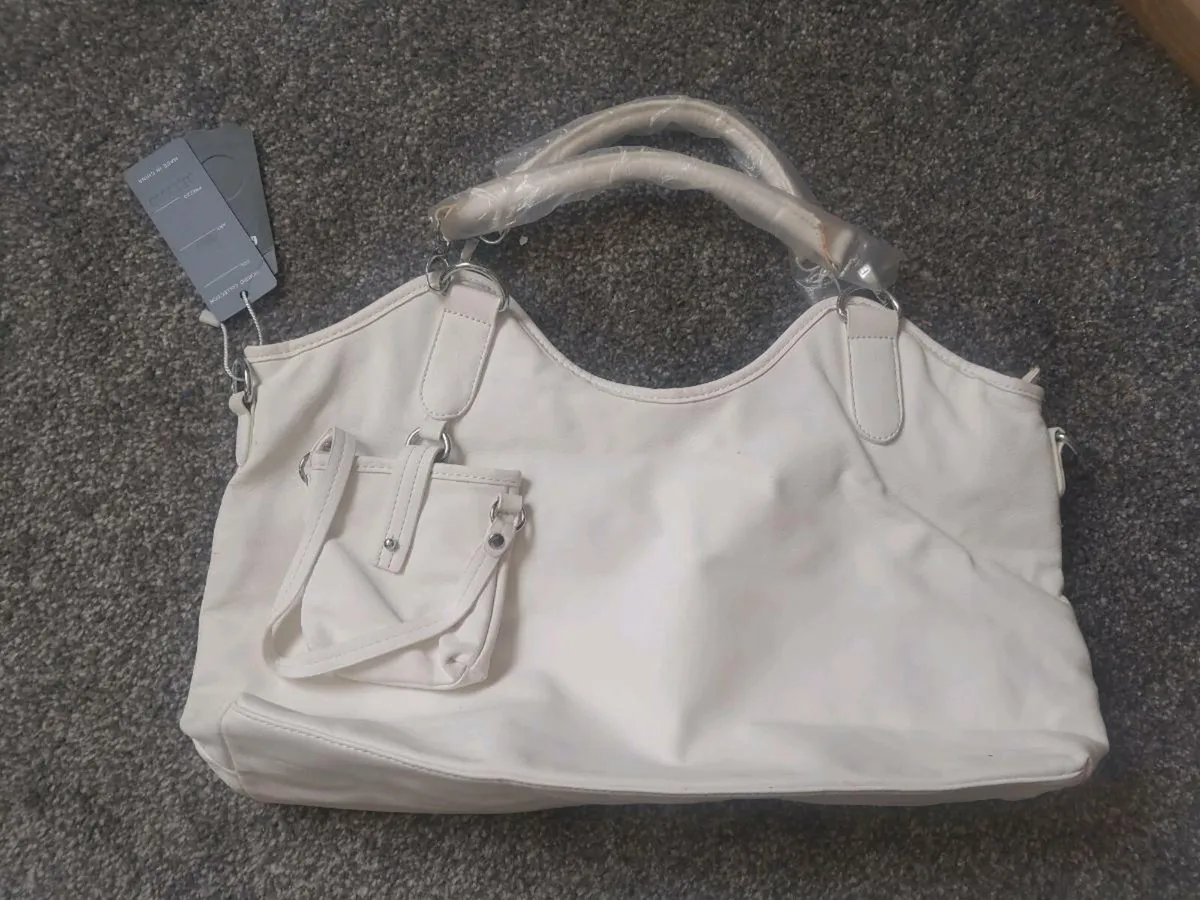 White bag plus read description - Image 1
