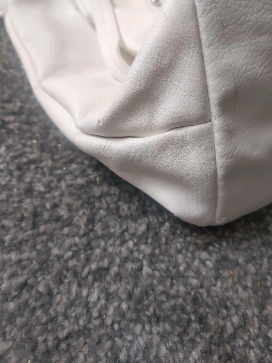 White bag plus read description - Image 3