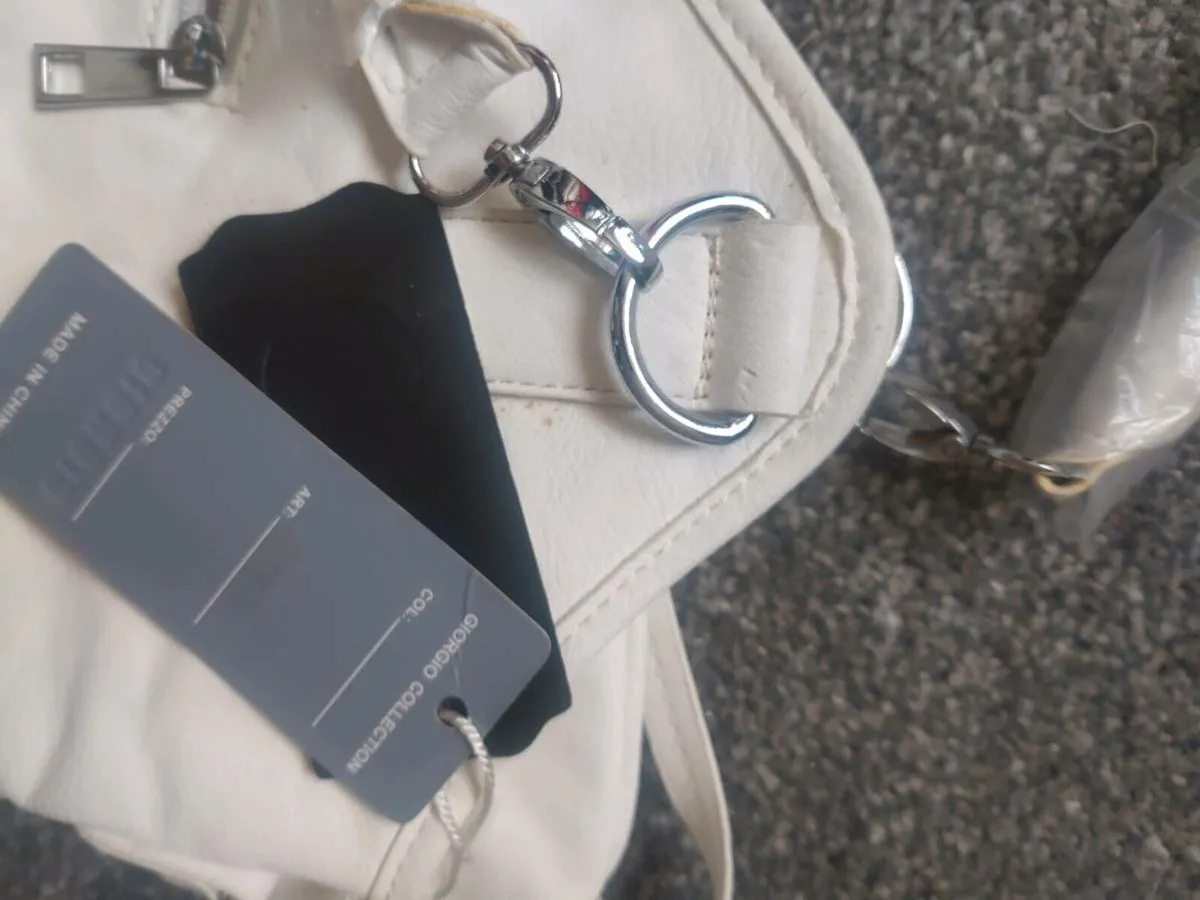 White bag plus read description - Image 4