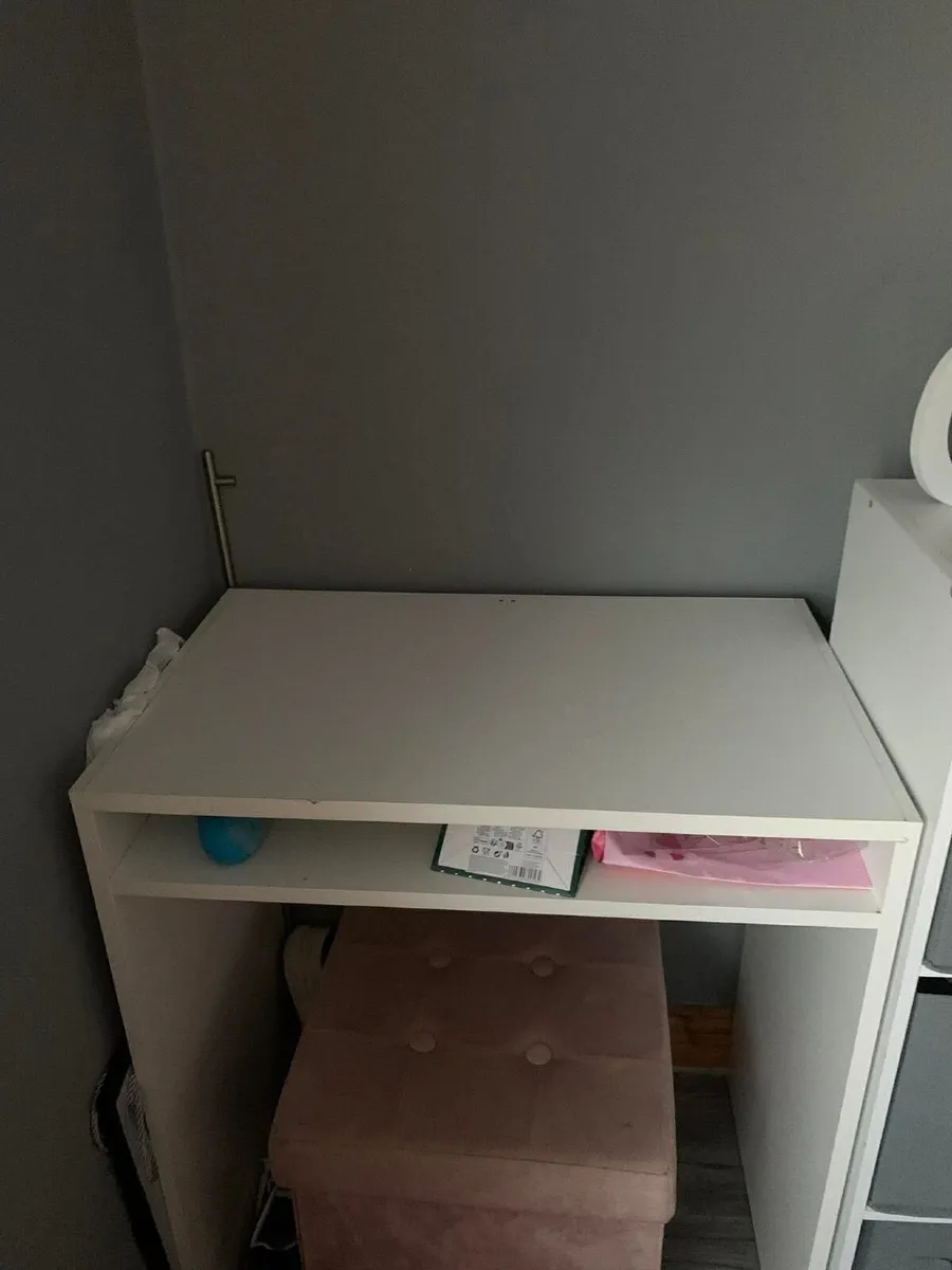 Small student desk - Image 2