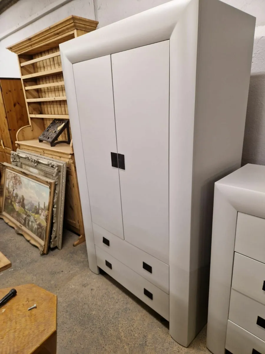 Pine bedroom set, f and b grey - Image 3