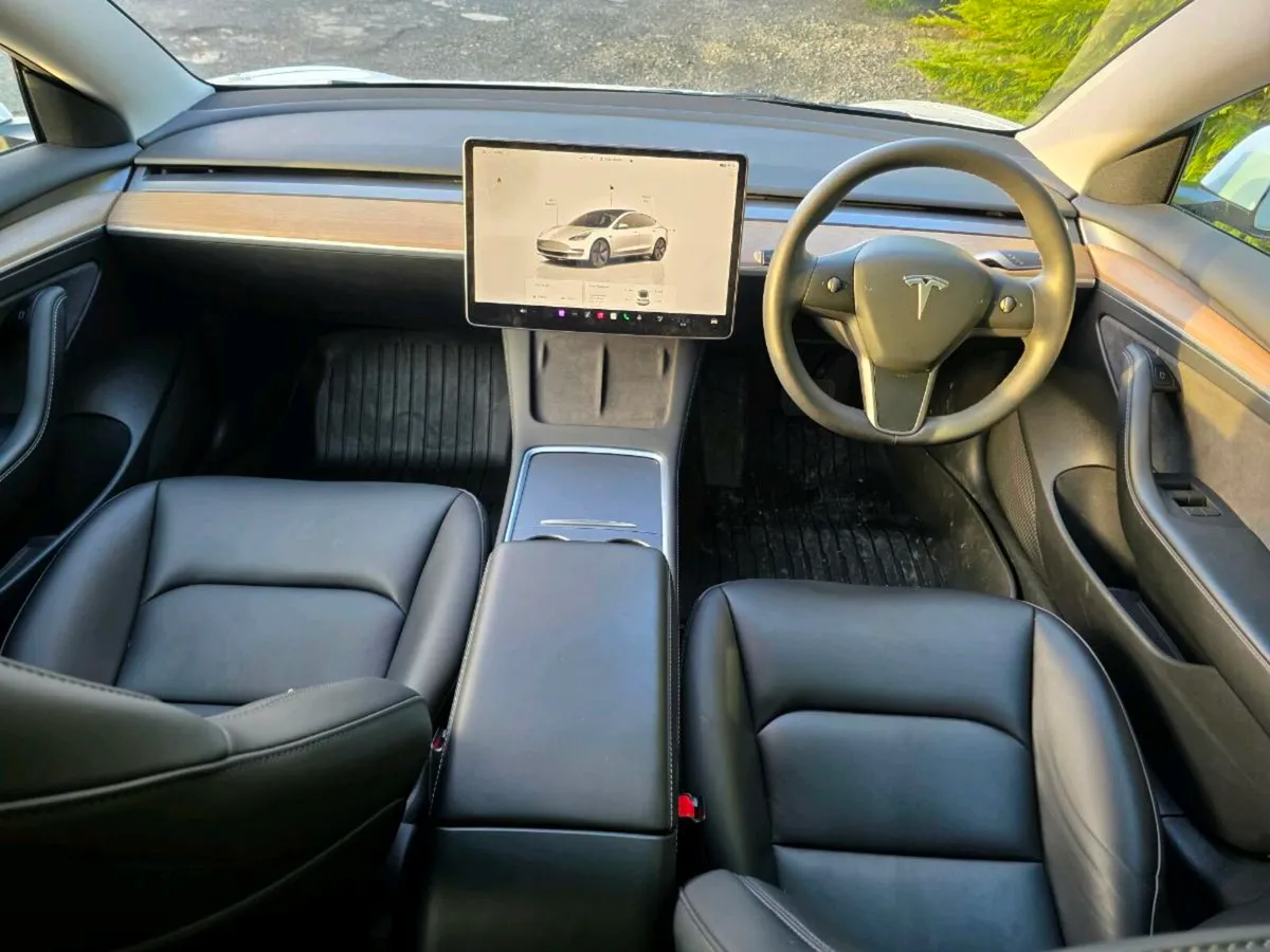 Tesla Model 3 2023 - Image 4