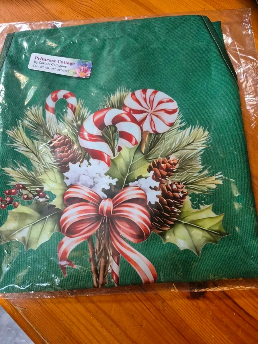 Christmas Aprons - Image 4