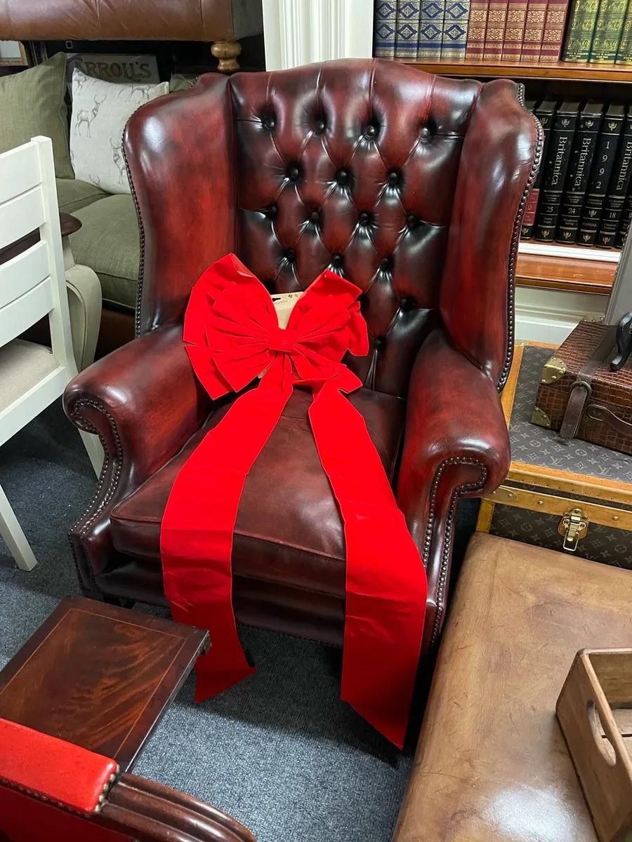 Chesterfield Queen Anne Chair 🎄🎄🎄 - Image 1