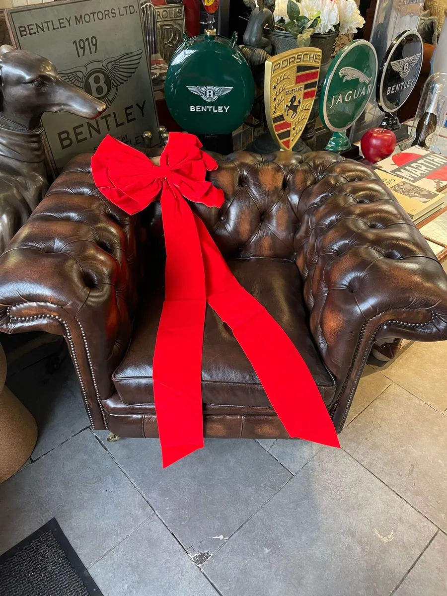 Chesterfield Queen Anne Chair 🎄🎄🎄 - Image 3