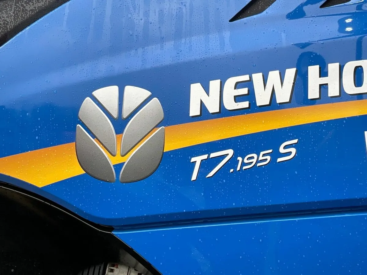 NEW HOLLAND T7.195S 4WD POWER COMMAND TRACTOR - Image 3