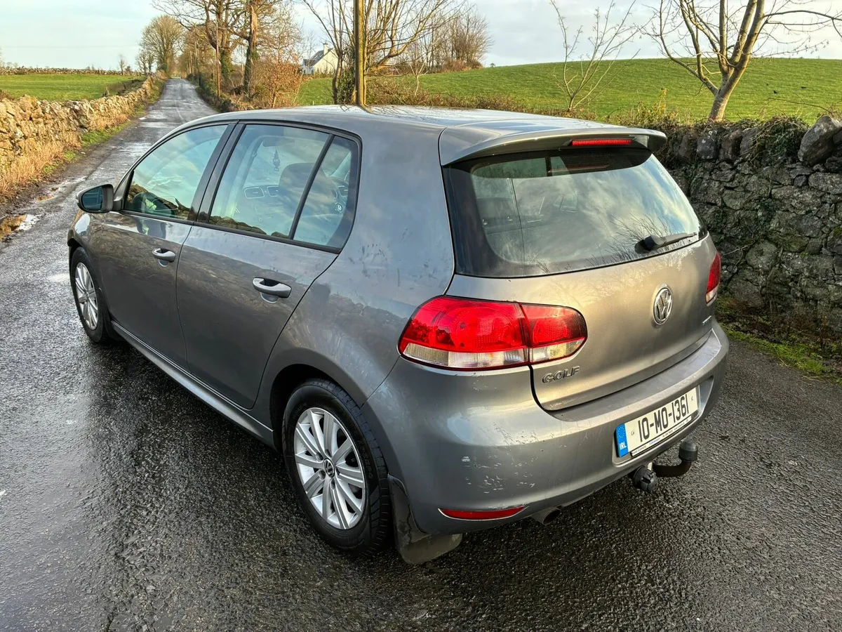 2010 Volkswagen Golf - Image 2