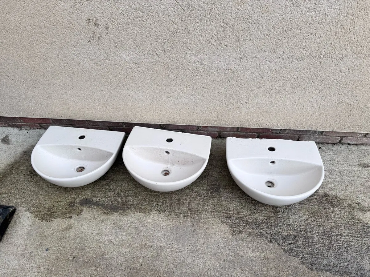 Wash basin for €20 each