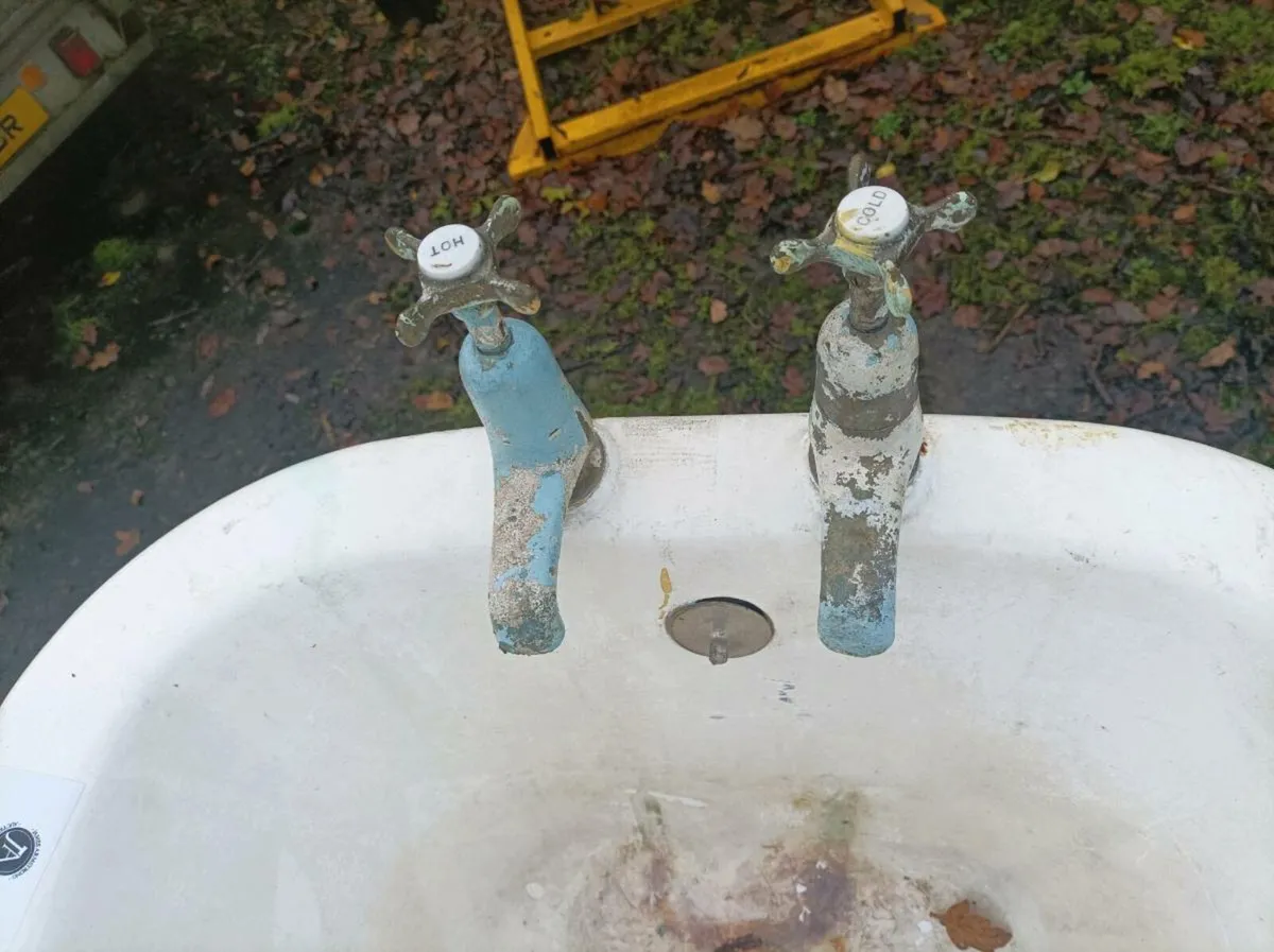 Cast iron bath claw legs - Image 2