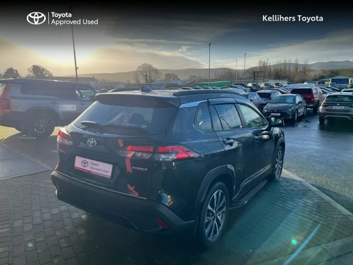 Toyota Corolla Cross HYBRID ELECTRIC SOL - Image 2