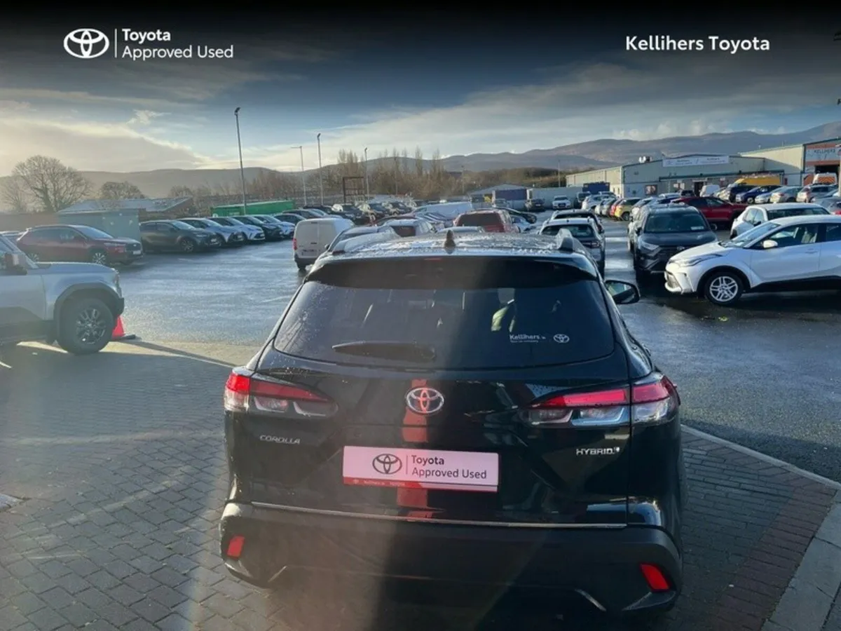 Toyota Corolla Cross HYBRID ELECTRIC SOL - Image 4