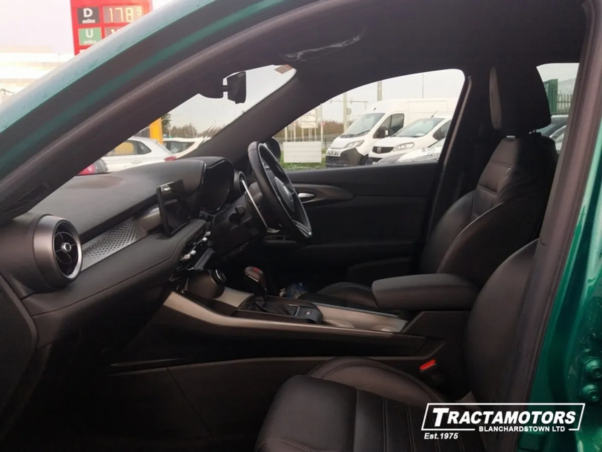Alfa Romeo Tonale VELOCE 1.3 280 PHEV Q4 EAWD 5DR - Image 4