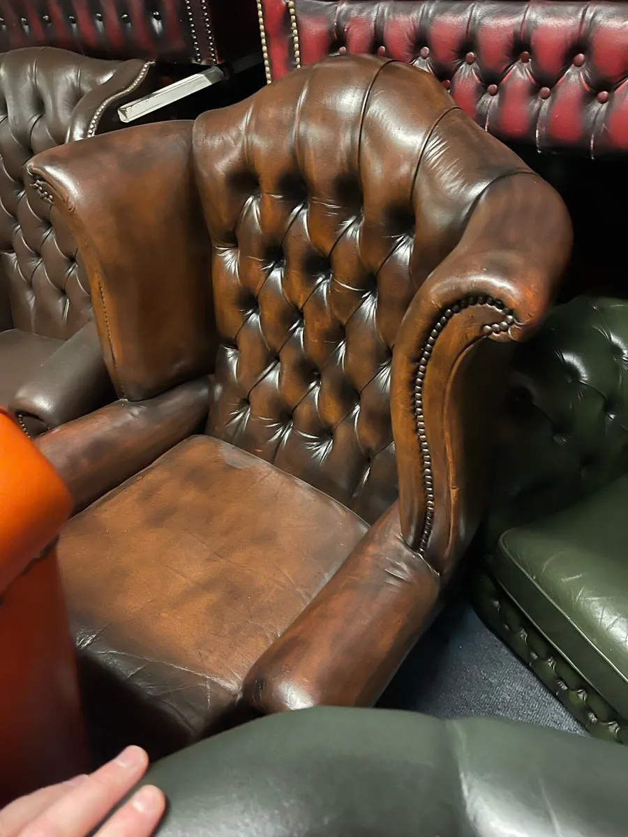 Chocolate brown Chesterfield, Queen Anne - Image 2