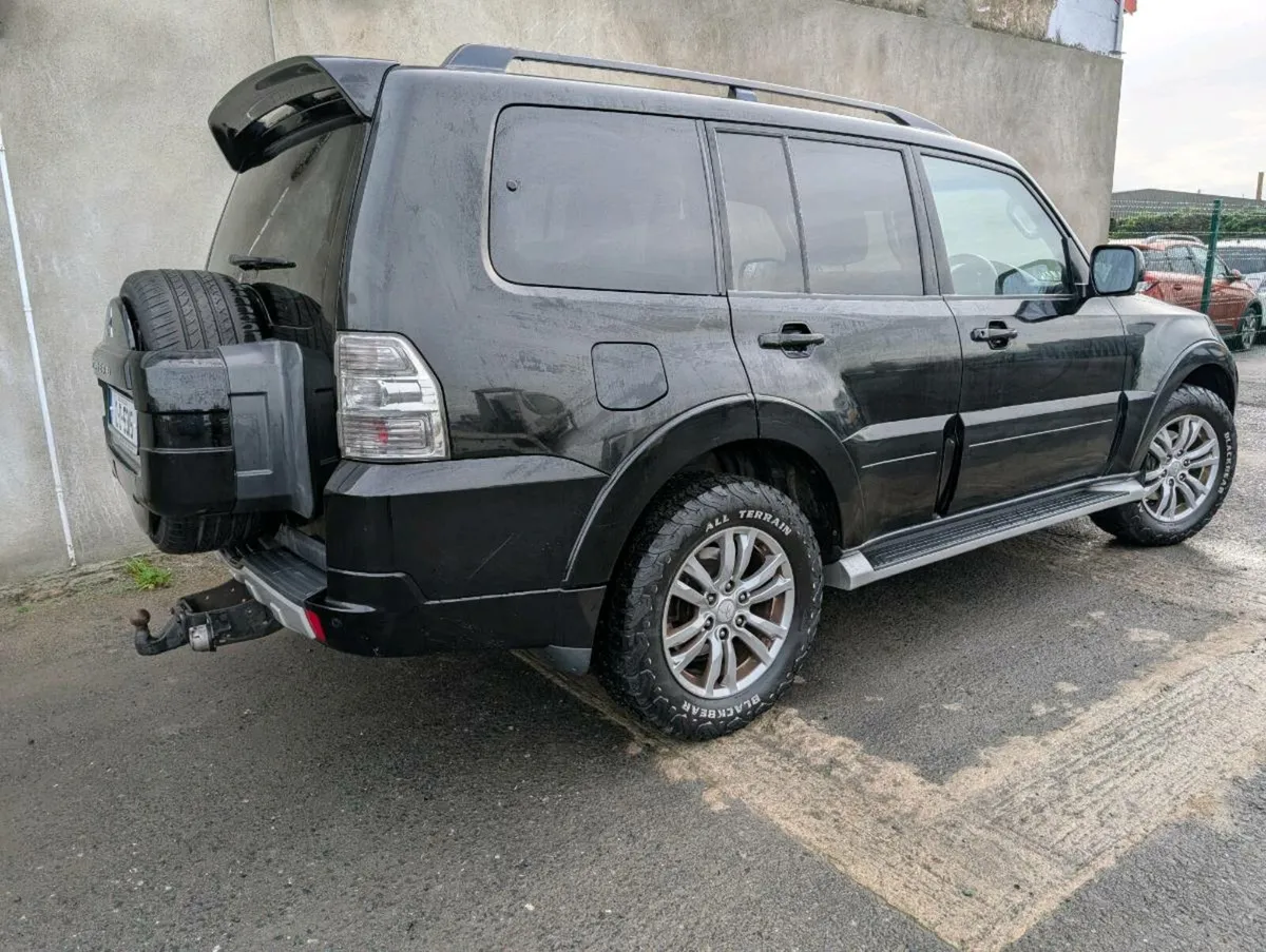 Mitsubishi Pajero 5 Seat commercial - Image 2