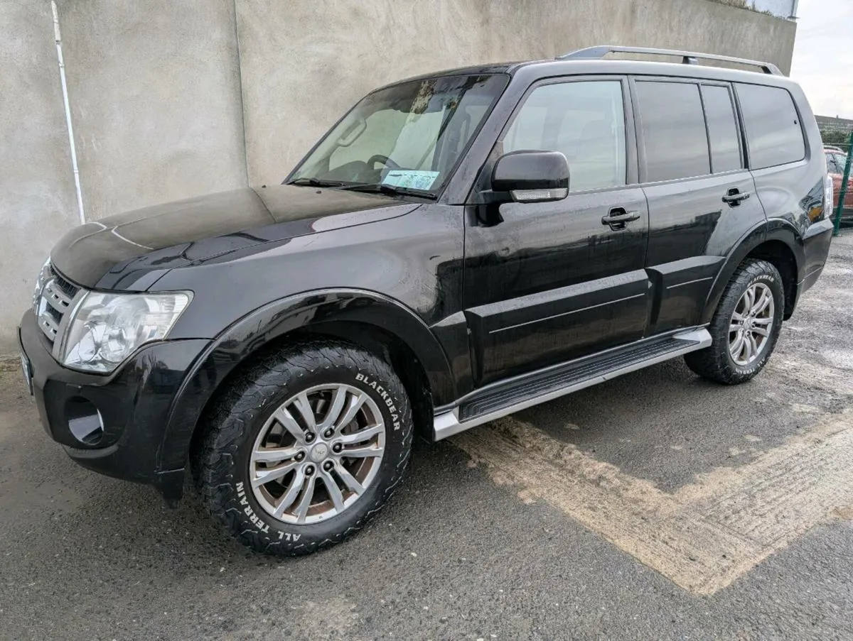 Mitsubishi Pajero 5 Seat commercial - Image 3