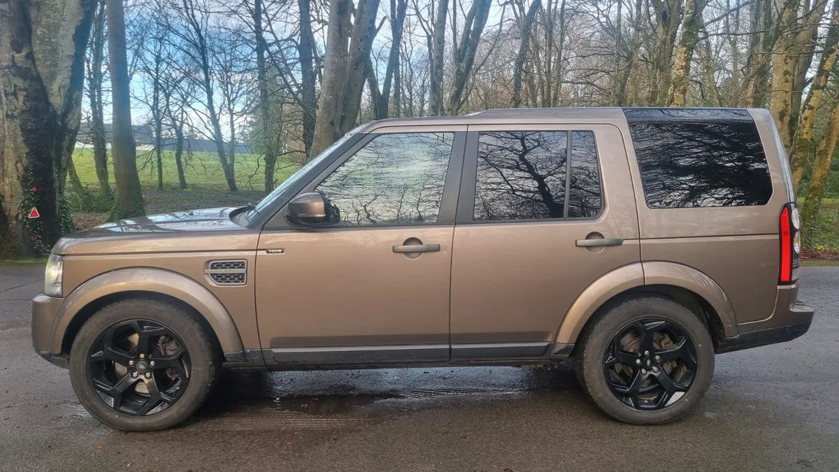 151 Land Rover Discovery 3.0 Crew Cab - Image 4