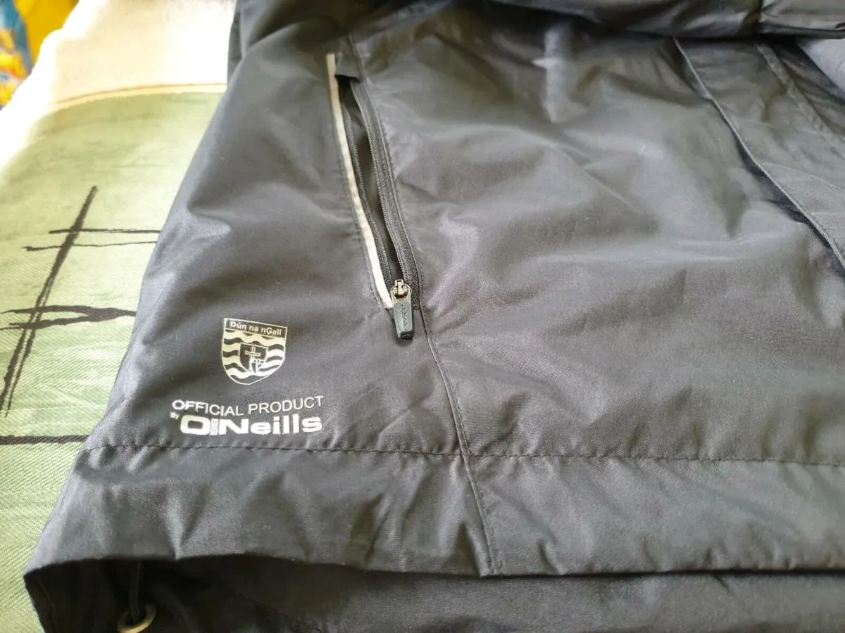 Donegal Gaelic Football Coat 2016 to 2017 - Image 3
