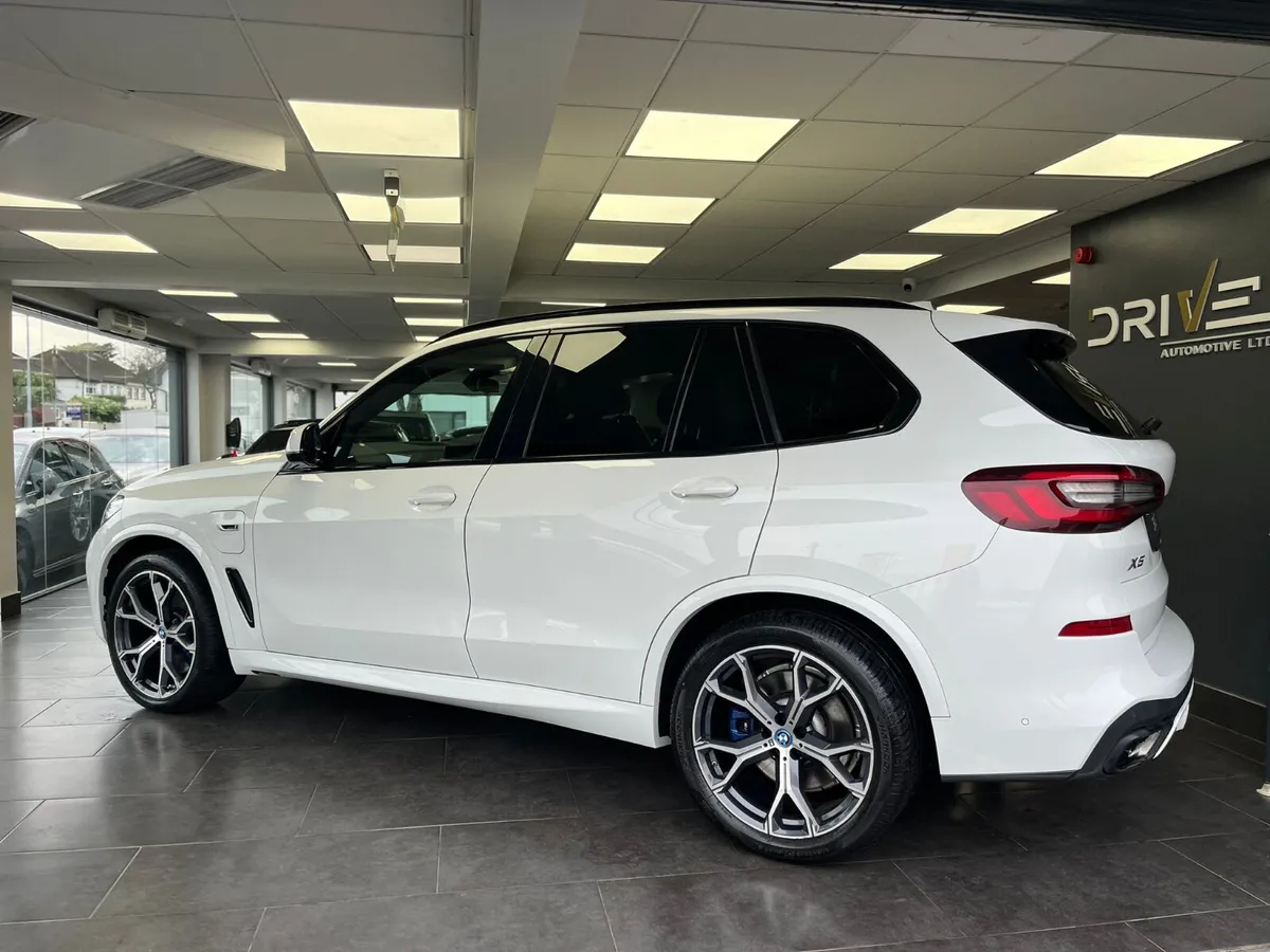 BMW X5 2022 X5  45e Hybrid M-Sport - Image 4