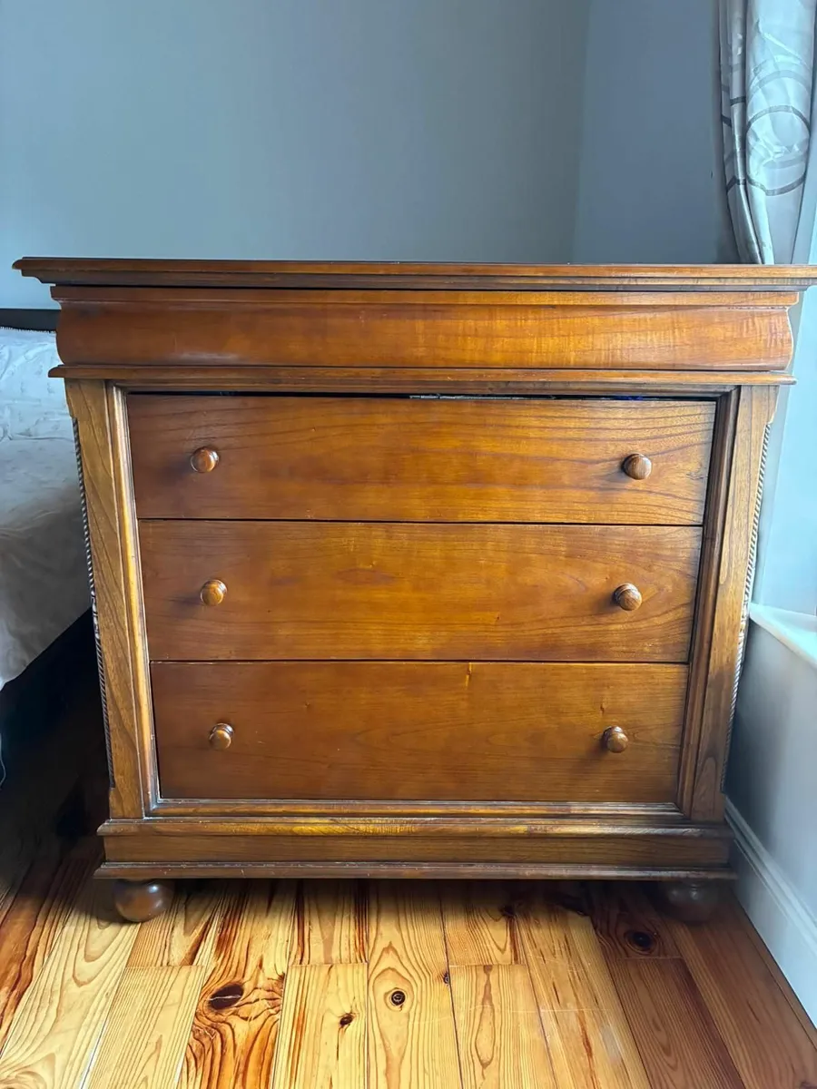 Mahogany chest of drawers - Image 1