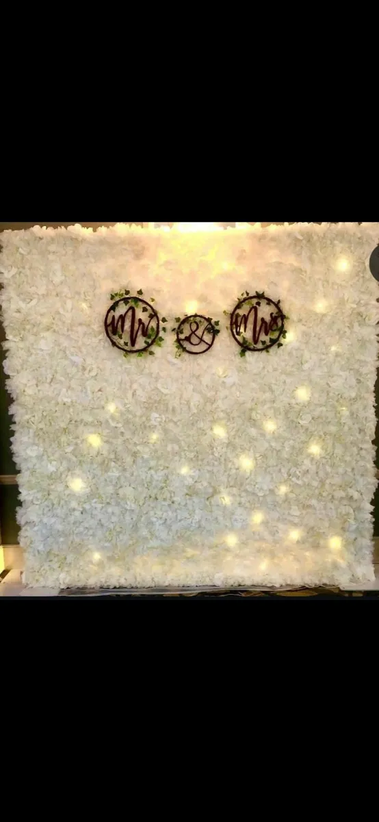 8ft white rose Flowerwall - Image 1